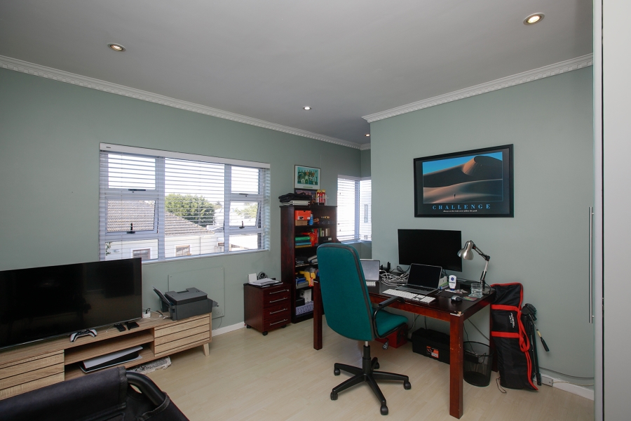 5 Bedroom Property for Sale in Claremont Western Cape